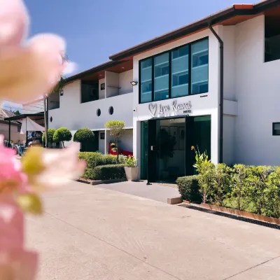 Love Rawai Hotel Отели рядом с достопримечательностью «Пляж Равай»