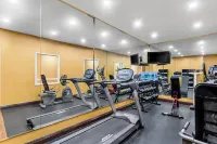 Quality Inn & Suites Airport North - Stone Oak - Gym