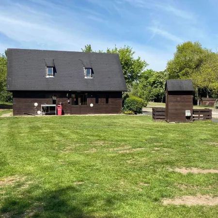 Adventurer's Village Milton Keynes Отели рядом с достопримечательностью «Парк Блетчли»