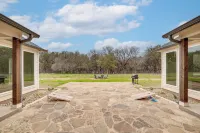 Beach + Brazos River Access! Family-friendly Haven - Homestays