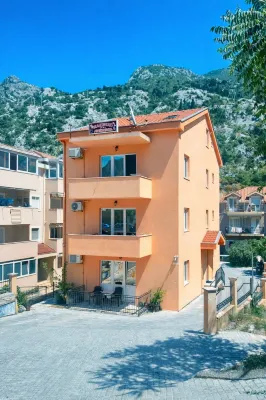 Marinero Apartments โรงแรมใน