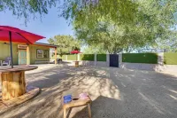 Outdoor Space, Near Everything: Glendale Getaway!
