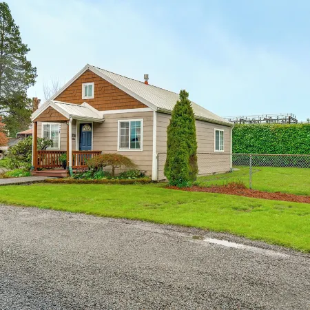 Walk to Twilight Sites! Forks Home w/ Hot Tub