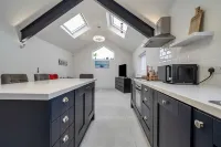 Modern Seaside Cottage - Sleeps 5 - 2-Sterne