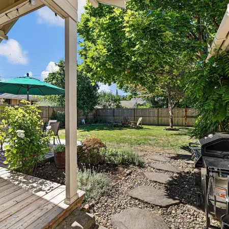 Elizabeth Page House - Charming & Modern Bungalow 3 Bedroom Home