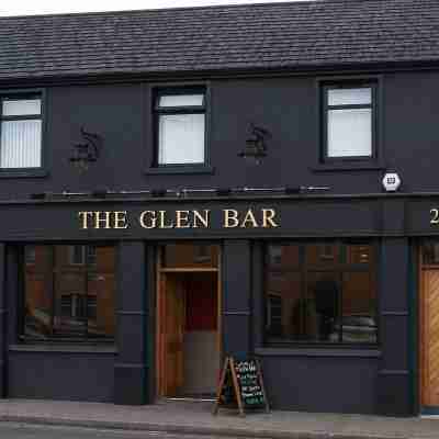 Central 2-Bed Apt, Sleeps 5 above Great Derry Pub Hotel Exterior