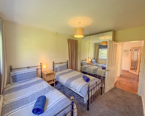 Indigo Blue - 2 Bedroom Holiday Home - Manorbier Hotels in Manorbier