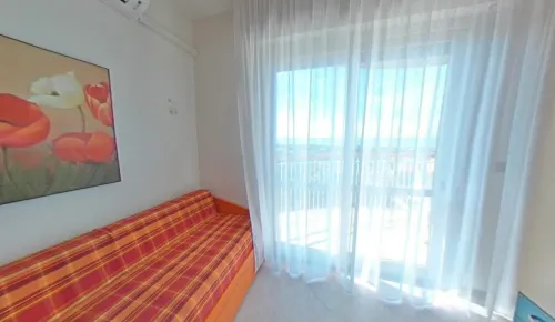 Bright stay with stunning sea views