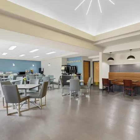 PRAIRIE CREST RED DEER by IHG