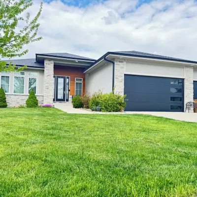 Convenient functional quiet 5 bedroom 3 bath home in Clive.