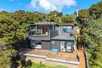 Hekereua Heights - Spa & Ocean Views Hotels in Palm Beach
