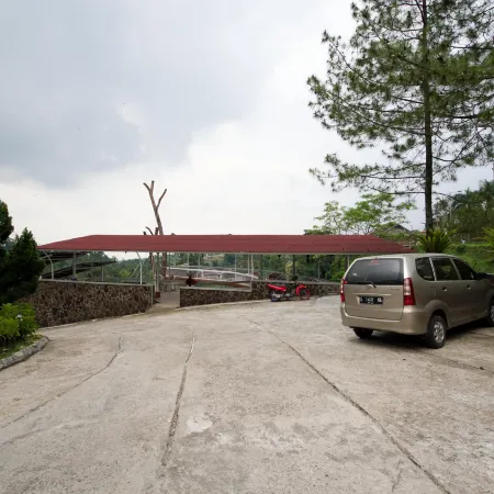 Capital O 3359 Pondok Wisata Jaden Trawas Mojokerto
