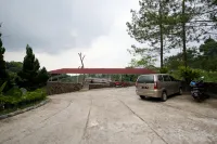 Capital O 3359 Pondok Wisata Jaden Trawas Mojokerto - parcheggio