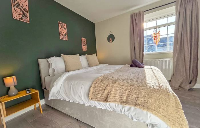Perfect Booking 2 Bed Home in Merthyr Tydfil