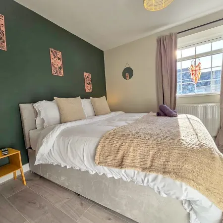 Perfect Booking 2 Bed Home in Merthyr Tydfil