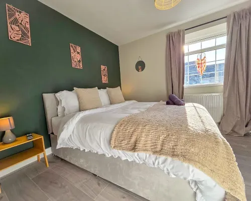 Perfect Booking 2 Bed Home in Merthyr Tydfil Hotels in Town