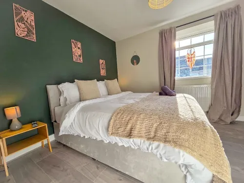 Perfect Booking 2 Bed Home in Merthyr Tydfil