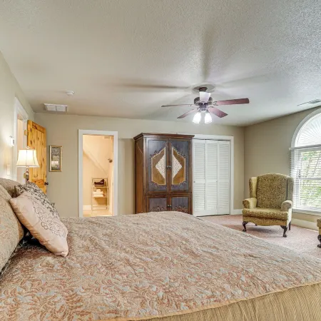 Luxe Helen Gem W/Hot Tub + Pool Access