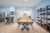 Modern 3-br Townhome w Private Backyard Near RTP