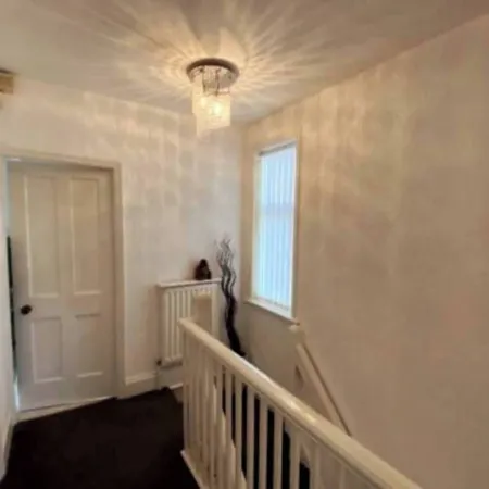 Room-furnished Spacious Double Room Near