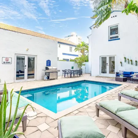 Amazing Miami Beach Gateway! Pool Villa on Prime Location for Large Groups..