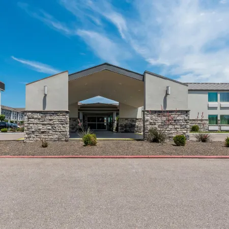 Quality Inn Shawnee North I-40