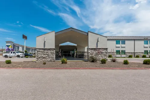 Quality Inn Shawnee North I-40