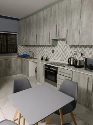 Crompton Apartments 786 - 2 ดาว