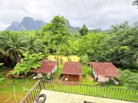 Amornkeeree Khao Sok Camping - Mountain view
