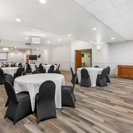 Best Western Plus 1000 Islands Hotel & Suites