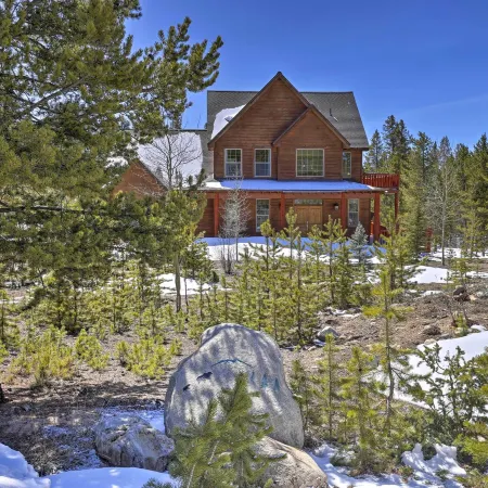 Rocky Bear Lodge on 2 Acres Near Turquoise Lake