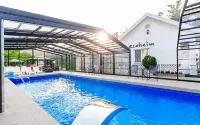 Yangyang Hajodae Ecoheim Four Seasons Heated Pool N Spa Pension - piscina