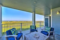 Gulf View + Beach Access: Galveston Resort Condo! - Condos