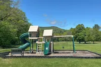 Glen Condo w/ Mountain Views: Walk to Story Land - Uima-altaat