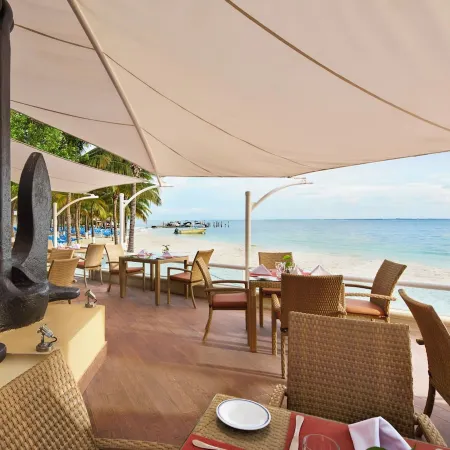 Occidental Costa Cancún - All Inclusive Отели рядом с достопримечательностью «Пляж Лангоста»