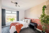 Perfect Booking 4 Bed Home in Swindon - Kitchen