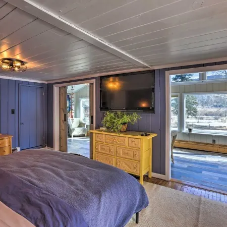 Remodeled Lake Cabin, Stunning Mtn View, New Patio