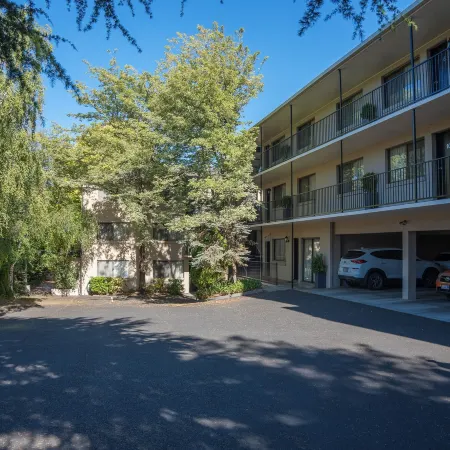 Grosvenor Court Apartments