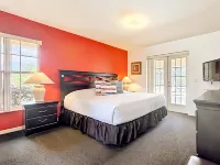 Stylish Pool Close to Withlacoochee Bike Trail 3 Bedroom Home by Redawning - Balkoner