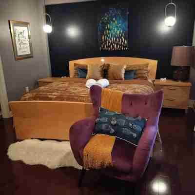 Lush Rooftop Terrace City views A luxurious stay in Central Downtown Area Rooms