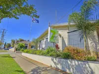 7th Street Motel - parking