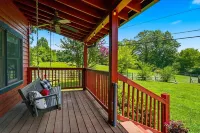 2 Bd Cabin, Hot Tub, Utk/Neyland, Smokys, 16Acres, FP, Arcade, Fishing - シャレー
