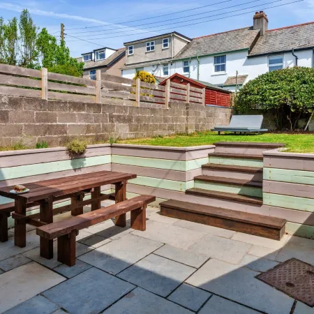 Peaceful Lochside Retreat for 4