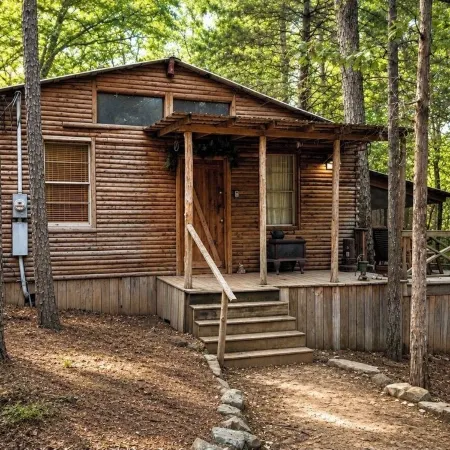 Little Piney Cabin at the Foothills of Petit Jean Mountain. Close to State Park