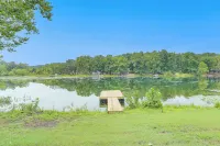 Private Dock! Lakefront Cherokee Village Retreat - Alloggi