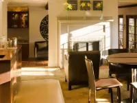 Casa Del Mar Inn Hotels near Moreton Bay Fig Tree