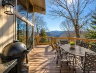 Cabin Mountain View Retreat • Hot Tub, Game Room, Fire Pit, Pizza Oven - 3성급