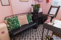 Room 2: Stylish Escape by Calle Cerra Art - spa