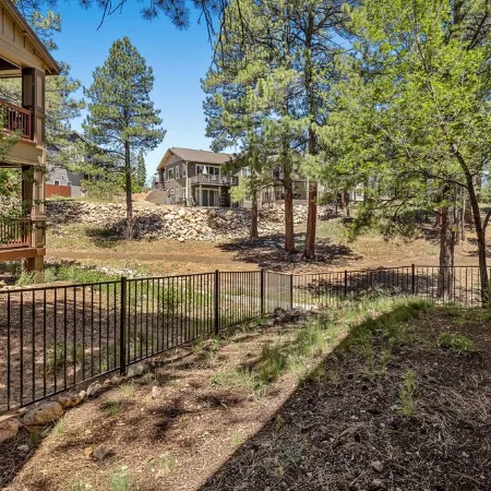 2 BR 2.5 BTH + loft -  Central, A/C & Spacious!