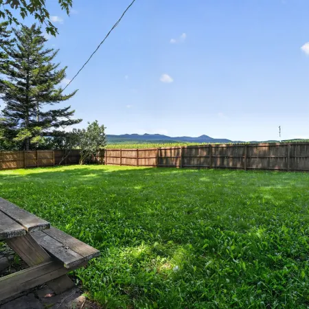 Stowe Retreat Mountain Views & Fenced Backyard by RedAwning